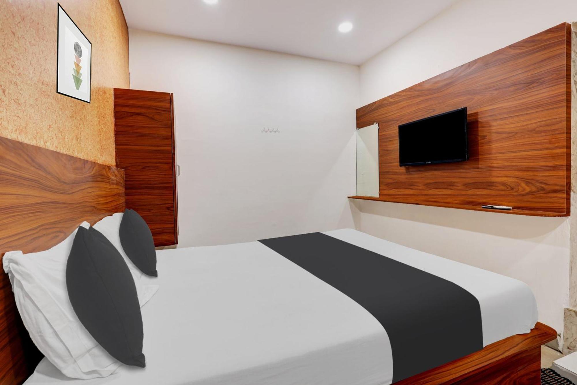 Hotel O Gangothri Lodge Visákhapatnam Kültér fotó